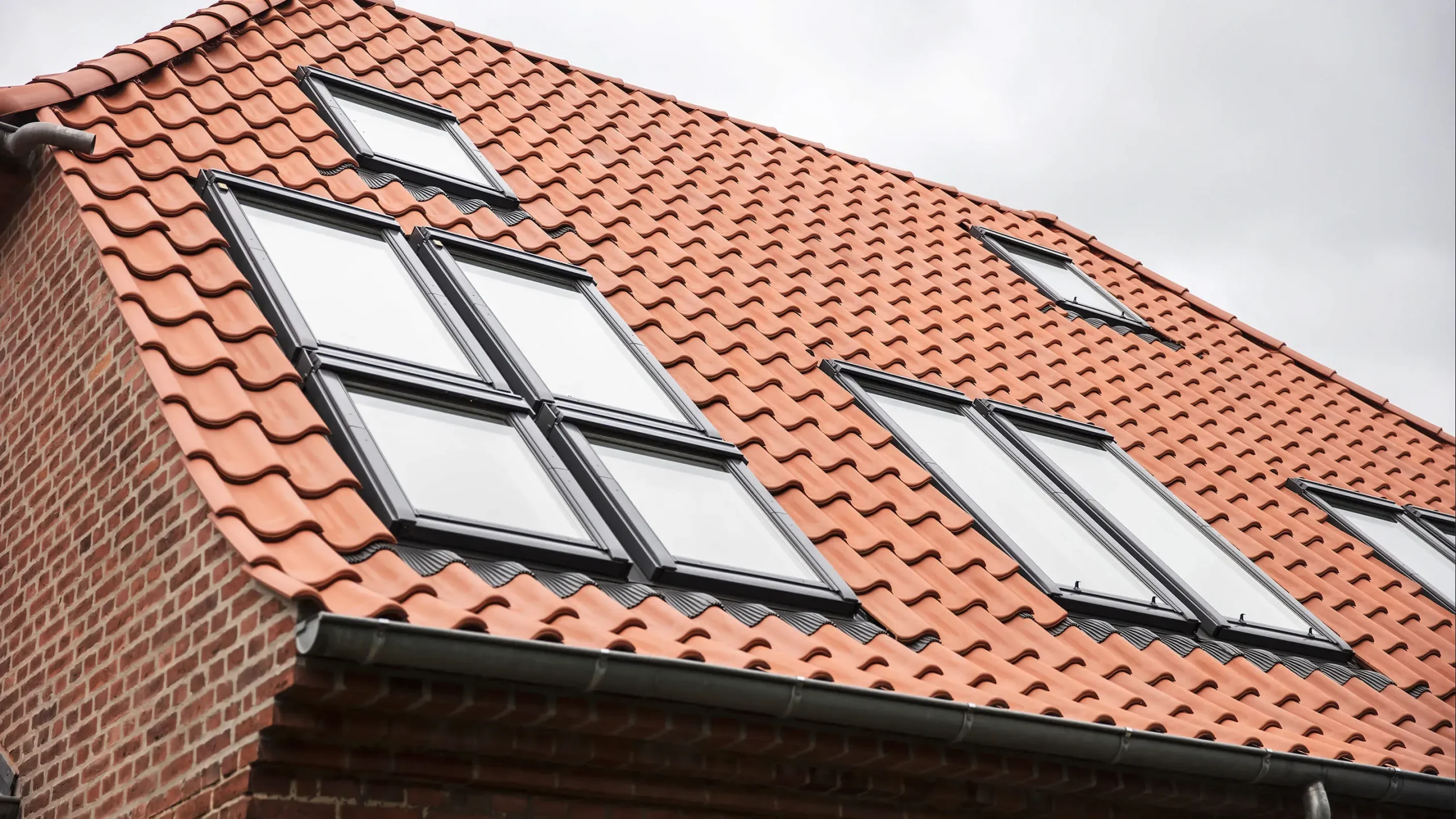 découvrez les avantages des toits velux : éclairage naturel, ventilation optimisée et confort thermique. transformez votre espace sous toiture avec des fenêtres de toit adaptées à votre style de vie.