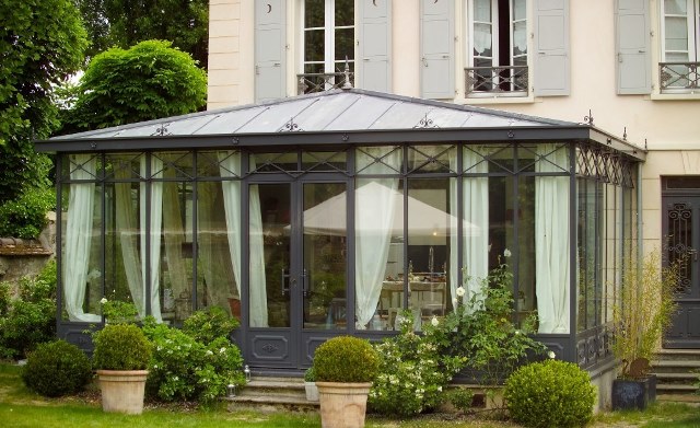 découvrez les avantages d'un toit de véranda : améliorez votre espace de vie avec élégance et luminosité tout en bénéficiant d'une protection optimale contre les intempéries. créez un havre de paix pour vous détendre et recevoir vos proches.