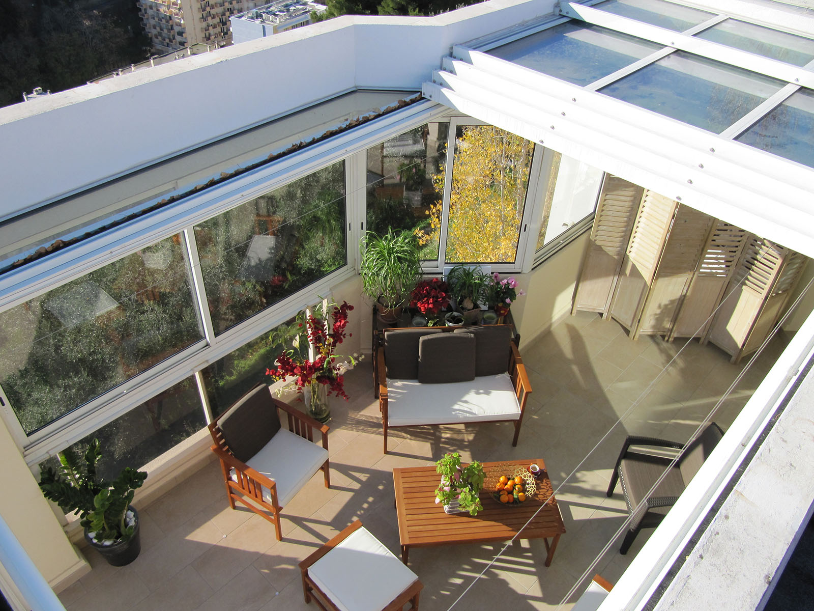 découvrez comment une toiture de véranda peut transformer votre espace extérieur en un lieu lumineux et accueillant. optimisez votre confort avec des designs modernes et efficaces qui allient esthétique et fonctionnalité.