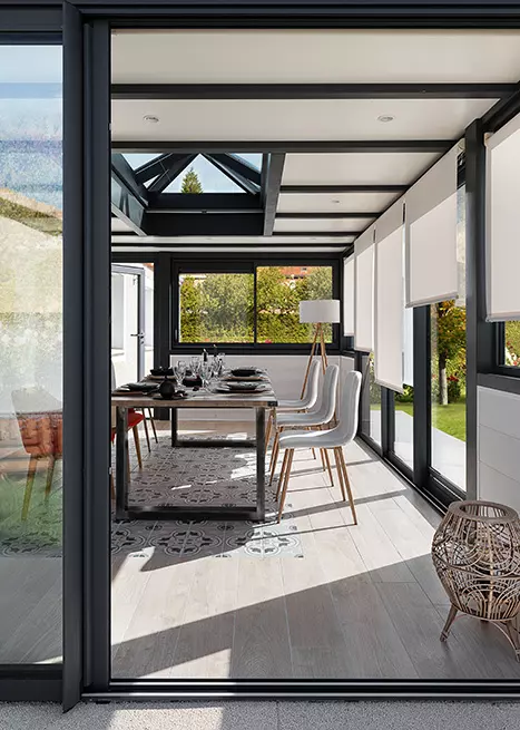 découvrez les avantages d'un toit de véranda : esthétique, lumière naturelle et confort. transformez votre espace extérieur en un lieu de détente tout en ajoutant une touche élégante à votre maison.