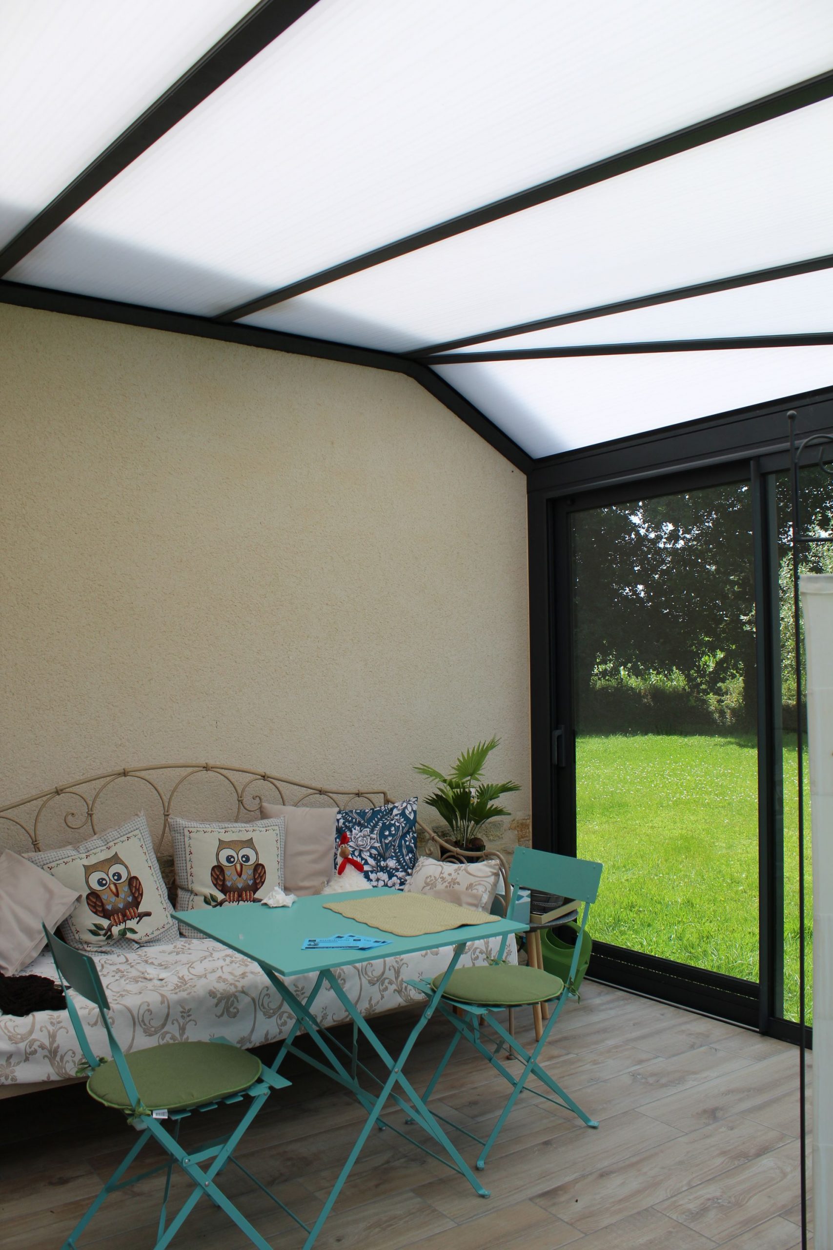 découvrez les avantages d'un toit en véranda polycarbonate : luminosité optimale, isolation efficace et design moderne pour sublimer votre espace extérieur. transformez votre véranda en un lieu agréable toute l'année avec notre gamme de produits de qualité.