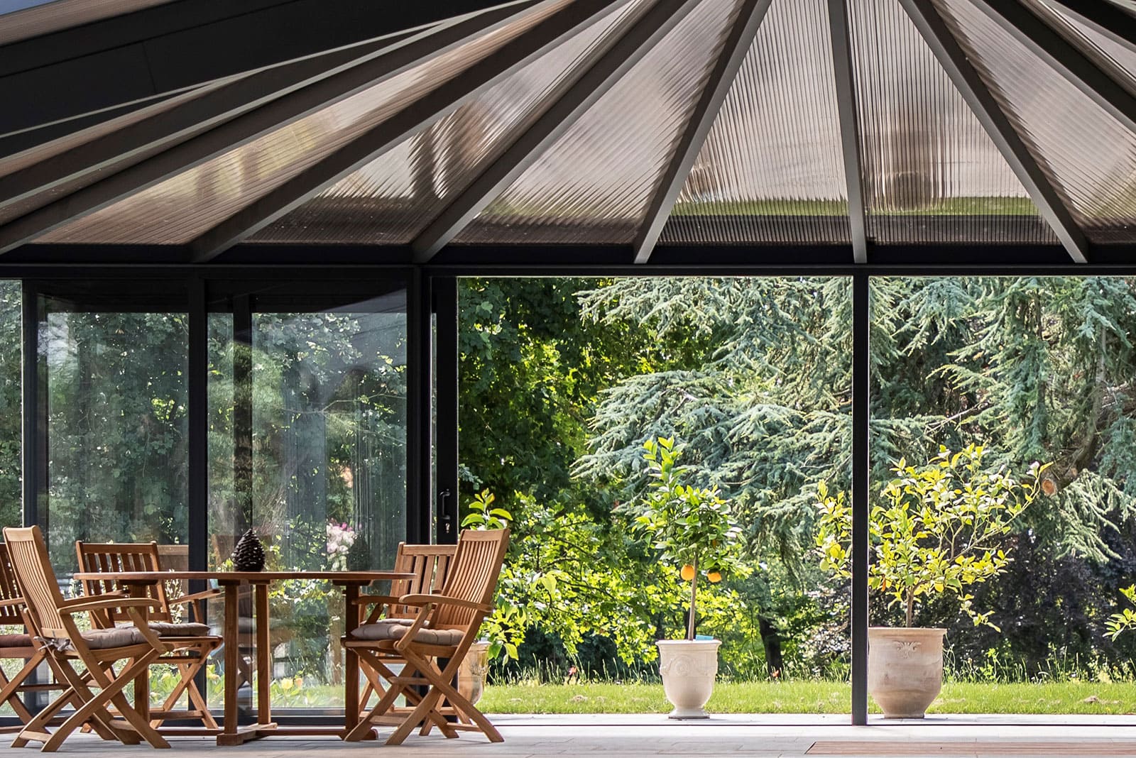 découvrez les avantages d'un toit en polycarbonate pour votre véranda : légèreté, durabilité et excellente isolation lumineuse. transformez votre espace en un lieu agréable et lumineux, tout en bénéficiant d'une protection optimale contre les intempéries.