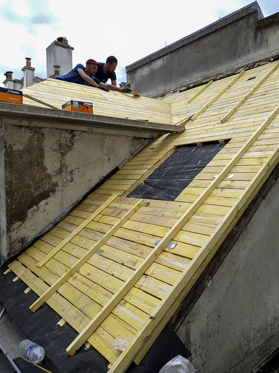 découvrez les avantages du toit en zinc, un choix durable et esthétique pour votre maison. apprenez-en plus sur son entretien, sa longévité et son impact sur l'environnement.