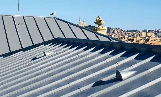 découvrez les avantages des toits en zinc, leur durabilité, leur esthétique moderne et leur capacité à s'adapter à tous les styles architecturaux. optez pour une toiture en zinc pour une protection optimale et un entretien minimal.