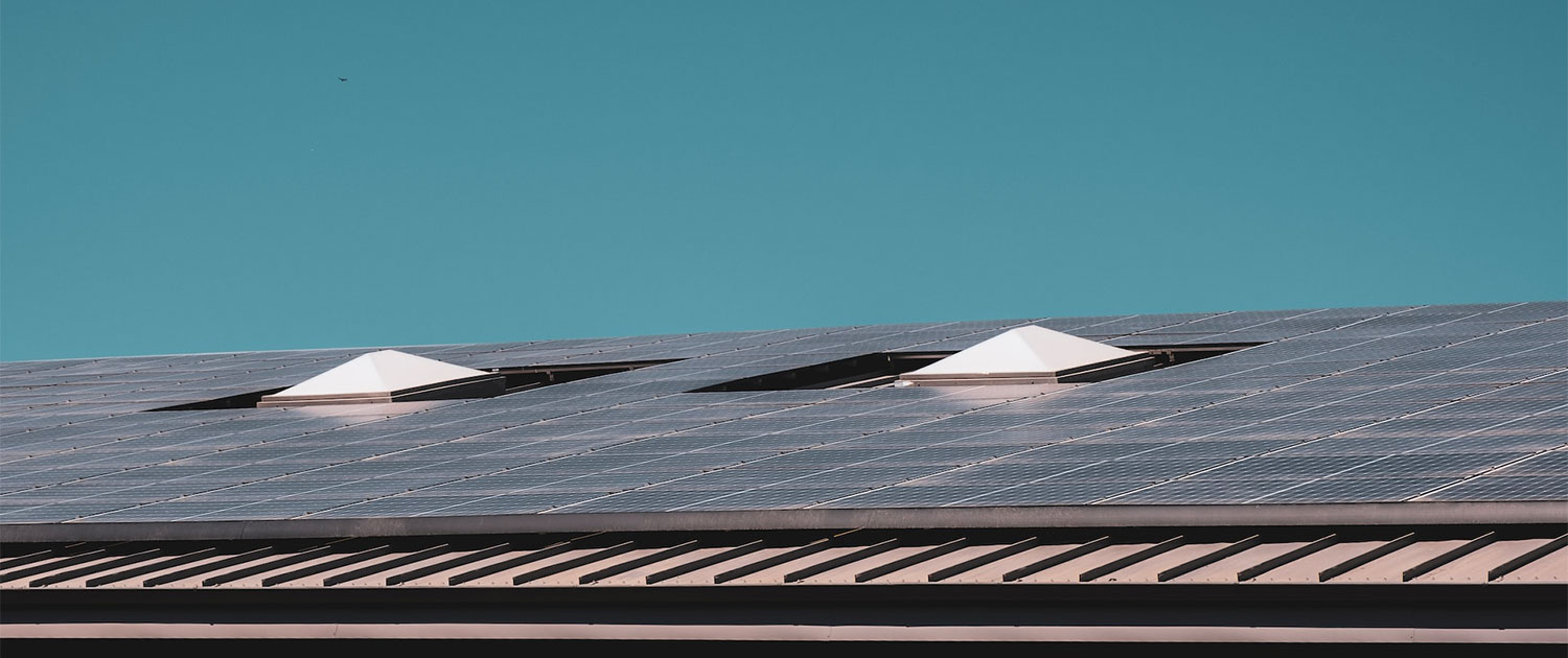 découvrez les toits photovoltaïques en europe, une solution énergétique durable permettant de réduire votre empreinte carbone tout en réalisant des économies sur vos factures d'électricité. explorez les tendances, initiatives et avantages de cette technologie solaire, qui transforme le paysage urbain et favorise la transition vers une énergie renouvelable.