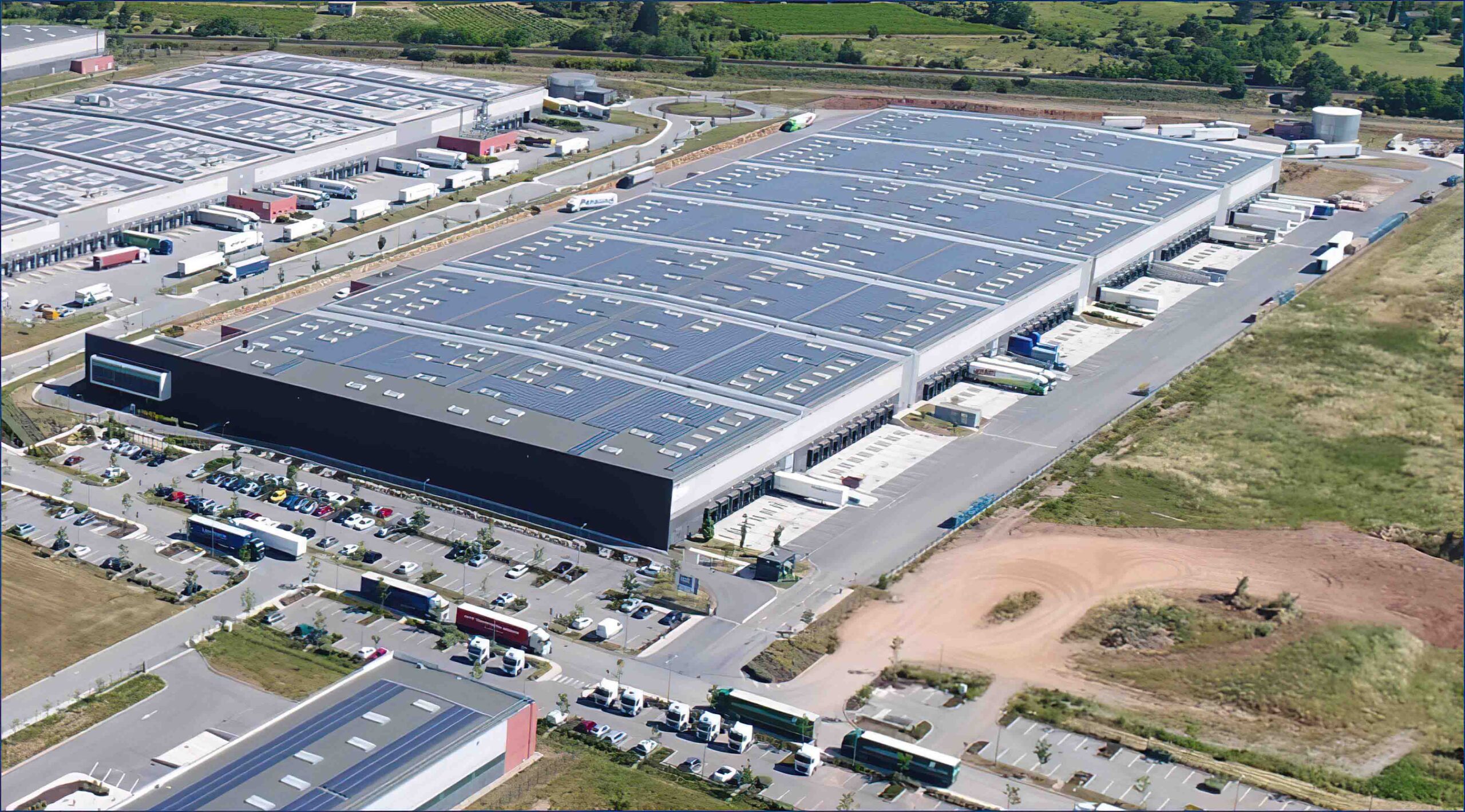 découvrez comment les toits photovoltaïques peuvent transformer votre maison en source d'énergie renouvelable tout en favorisant l'autoconsommation. optimisez votre consommation énergétique et réduisez vos factures grâce à l'énergie solaire.