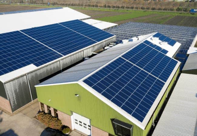 découvrez comment les toits photovoltaïques contribuent à un environnement durable en produisant de l'énergie verte, réduisant l'empreinte carbone et favorisant l'autosuffisance énergétique.