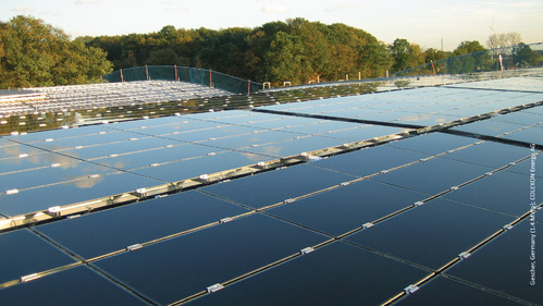 découvrez les avantages et l'efficacité des toits photovoltaïques pour produire de l'énergie solaire, réduire vos factures d'électricité et contribuer à un avenir durable.