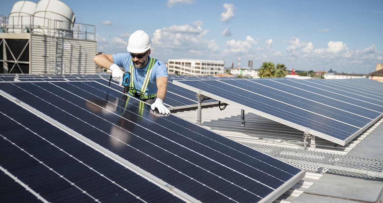 découvrez des toits photovoltaïques innovants qui allient esthétique et performance. optimisez votre consommation d'énergie tout en contribuant à la protection de l'environnement grâce à des solutions durables et modernes.