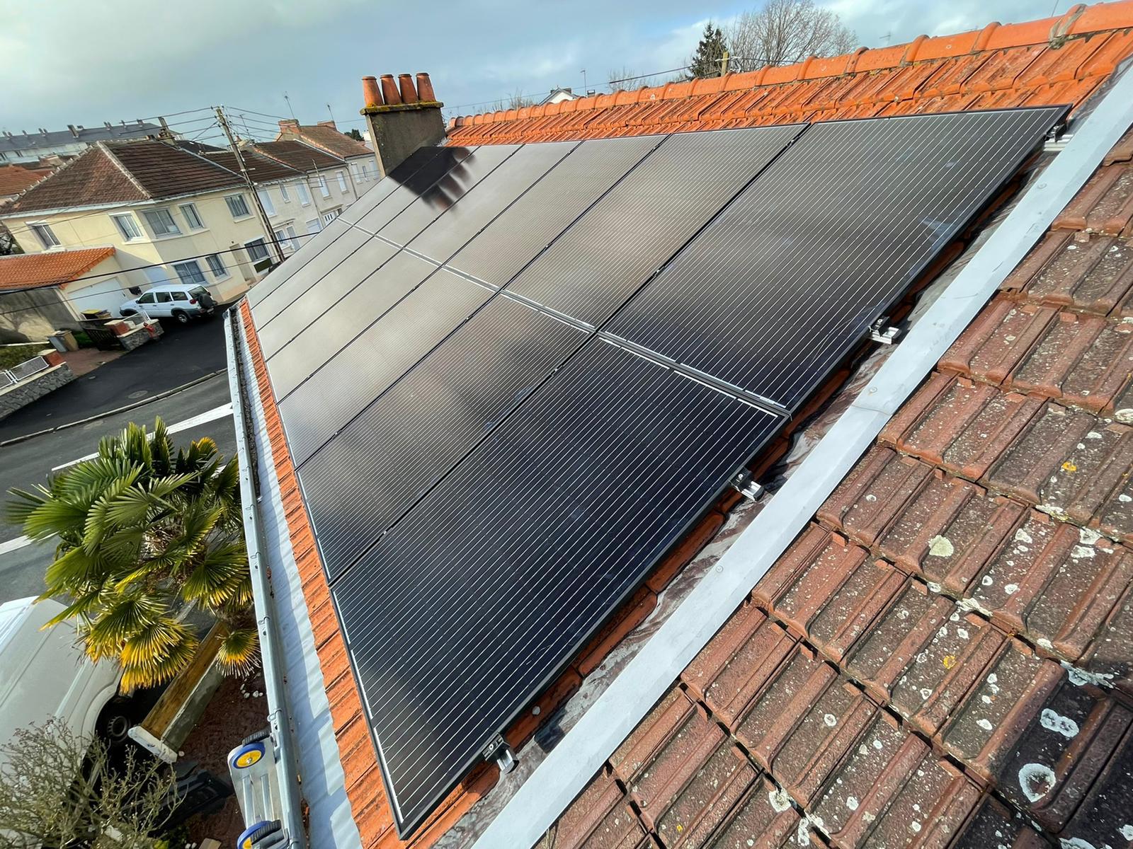 découvrez les toits photovoltaïques à lille : solutions écologiques et économiques pour une énergie renouvelable au cœur de la métropole lilloise. informez-vous sur les avantages de l'installation solaire et réduisez votre empreinte carbone tout en réalisant des économies sur vos factures d'électricité.