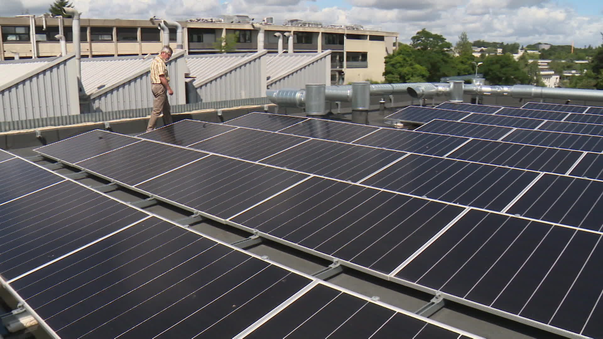 découvrez les toits photovoltaïques à lille : une solution écologique et économique pour produire votre propre énergie solaire. informez-vous sur les avantages, les aides disponibles et comment installer des panneaux photovoltaïques chez vous.