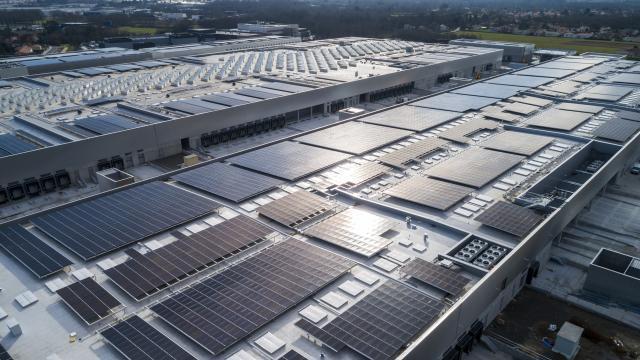 découvrez nos solutions de toits photovoltaïques à nantes, une alternative énergétique écologique et économique. profitez des avantages du soleil pour réduire vos factures d'électricité tout en contribuant à la protection de l'environnement. contactez-nous pour une installation sur mesure!