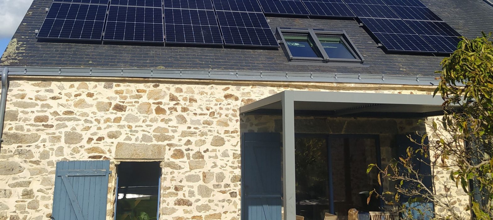 découvrez les avantages des toits photovoltaïques à nantes. transformez votre toit en source d'énergie renouvelable et contribuez à la protection de l'environnement tout en réduisant vos factures d'électricité. informez-vous sur les installations, les aides financières et les solutions adaptées à votre habitation.