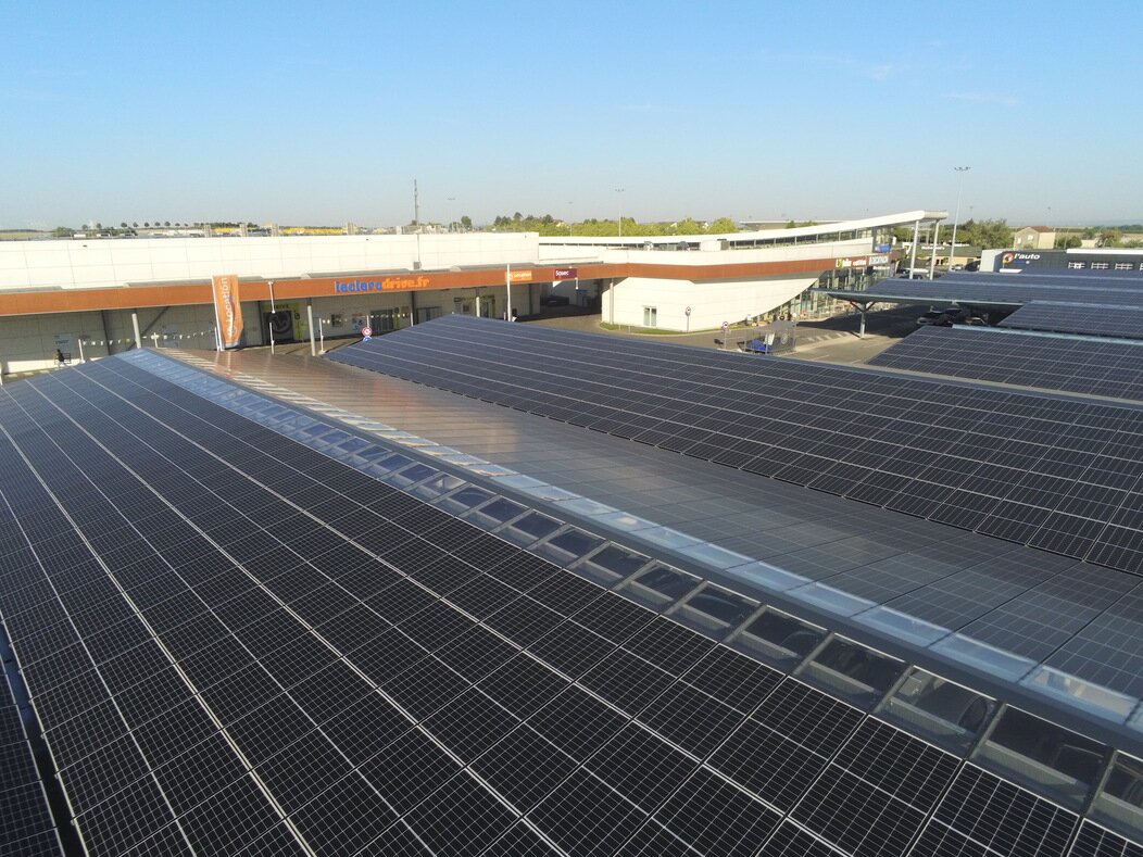 découvrez les différences entre toits solaires et panneaux photovoltaïques dans notre guide complet. apprenez comment chaque solution produit de l'énergie renouvelable, leurs avantages, inconvénients et comment choisir celle qui convient le mieux à votre maison ou projet.