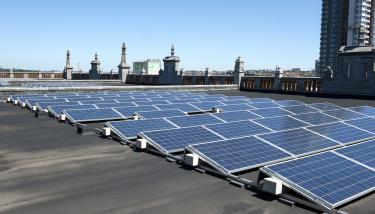 découvrez les avantages des toits verts et photovoltaïques : améliorez l'efficacité énergétique de votre bâtiment tout en contribuant à la biodiversité et à la lutte contre le changement climatique. transformez votre toiture en un espace écologique et durable.