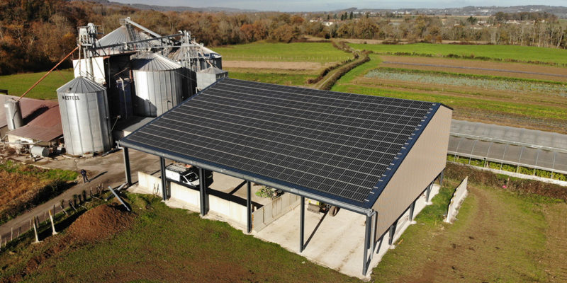 découvrez les avantages des toitures agricoles photovoltaïques : une solution durable et rentable pour produire de l'énergie tout en optimisant vos espaces agricoles. maximisez vos rendements tout en contribuant à la transition énergétique.