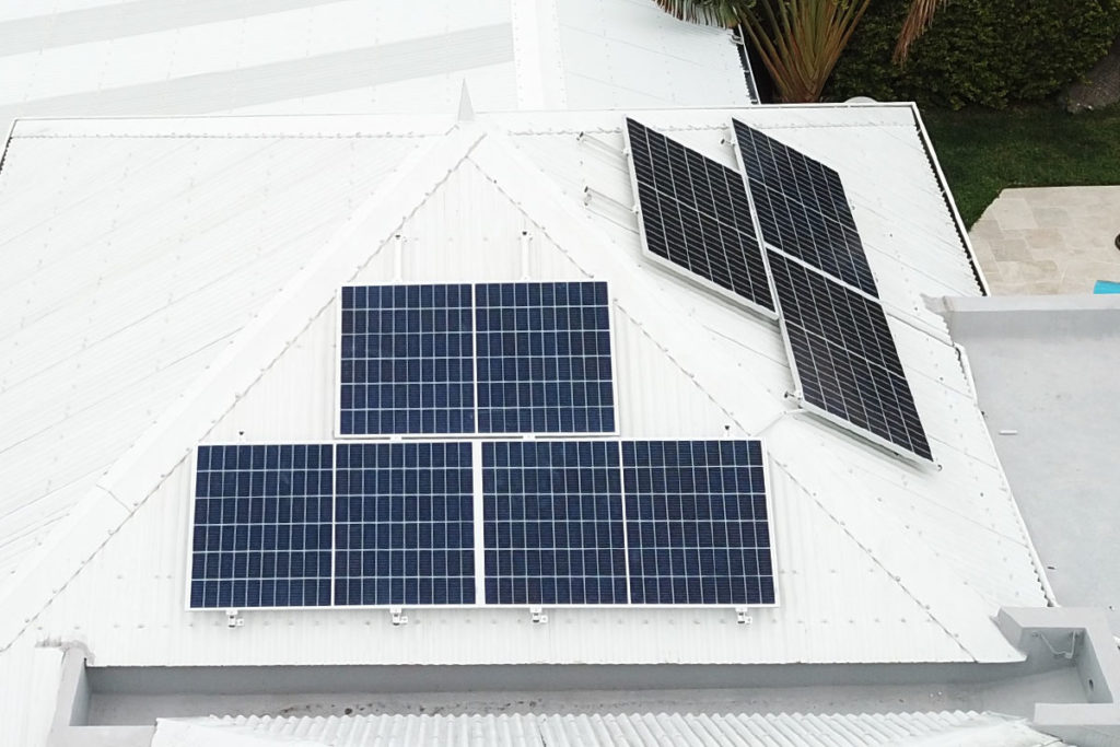 découvrez comment les panneaux solaires peuvent transformer votre toiture en une source d'énergie renouvelable, tout en réduisant vos factures d'électricité et en contribuant à la protection de l'environnement.