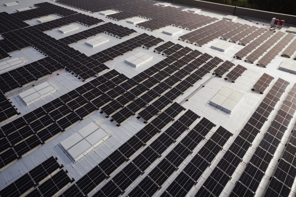 découvrez les avantages de la toiture photovoltaïque : une solution écologique et économique pour produire votre propre électricité. transformez votre toit en une source d'énergie renouvelable et réduisez votre facture d'électricité tout en préservant la planète.
