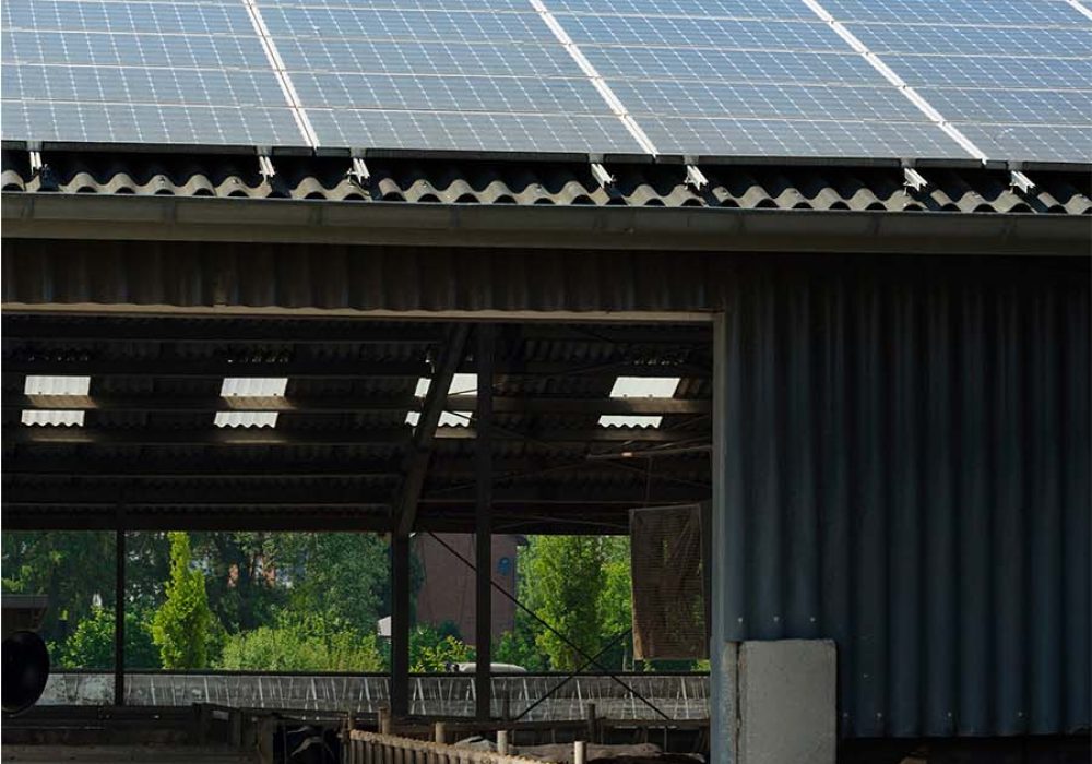découvrez les avantages d'une toiture photovoltaïque pour produire votre propre énergie solaire. économisez sur vos factures d'électricité tout en contribuant à la protection de l'environnement grâce à une solution durable et innovante. transformez votre toit en source d'énergie renouvelable dès aujourd'hui.