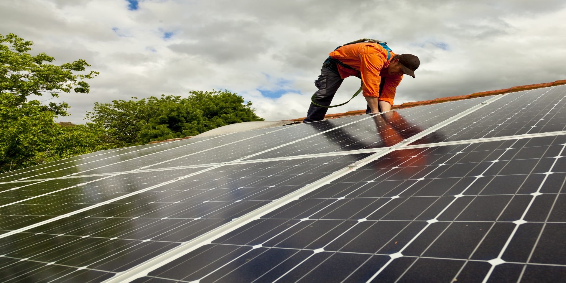 découvrez les avantages de la toiture photovoltaïque : une solution écologique pour produire votre propre énergie, réduire vos factures d'électricité et contribuer à la transition énergétique. explorez les différents systèmes et optimisez votre espace toiture avec l'énergie solaire.