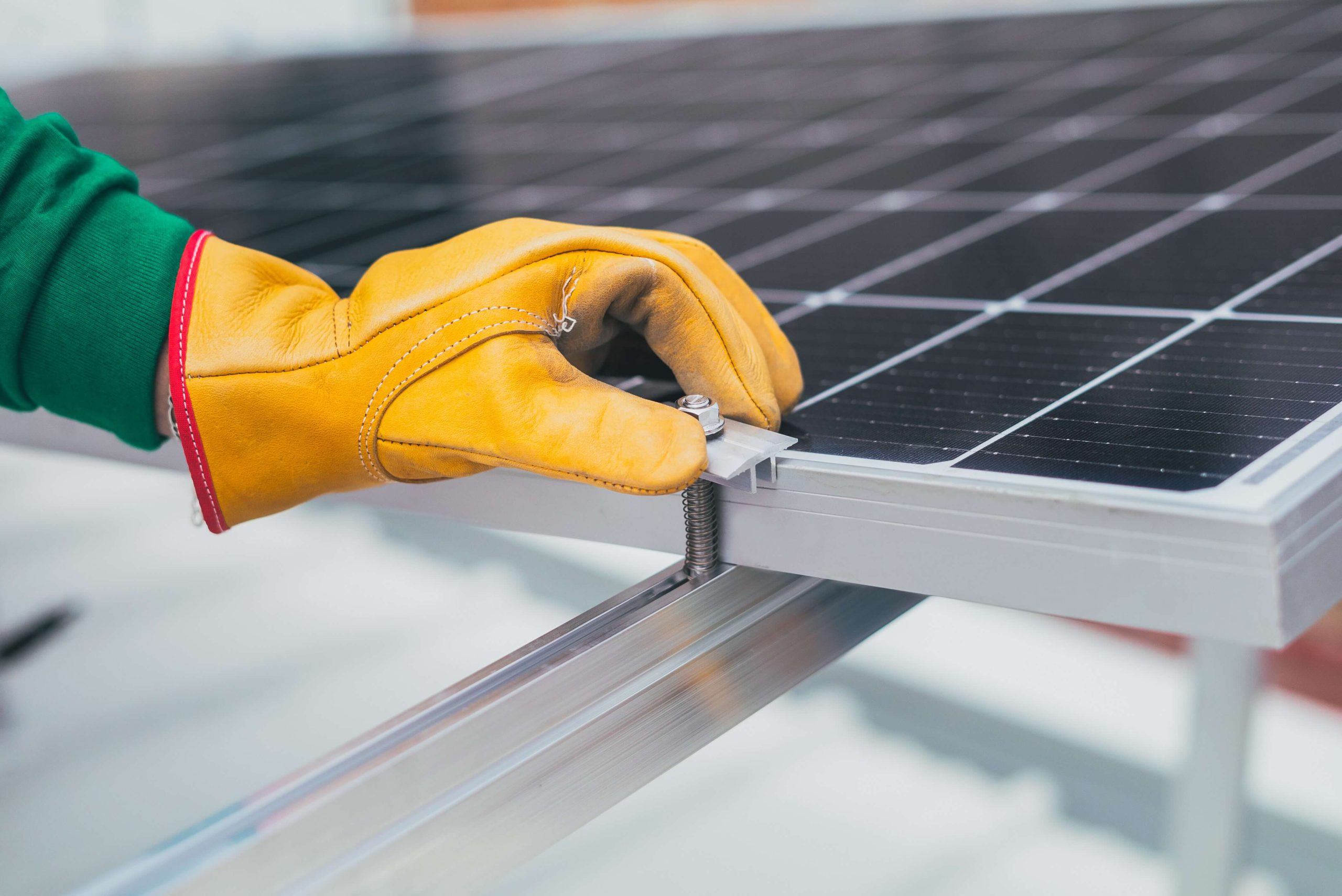 découvrez les nombreux avantages de la toiture photovoltaïque : réduction des factures d'énergie, impact environnemental positif, valorisation de votre bien immobilier et autonomie énergétique. adoptez une solution durable et rentable dès aujourd'hui !