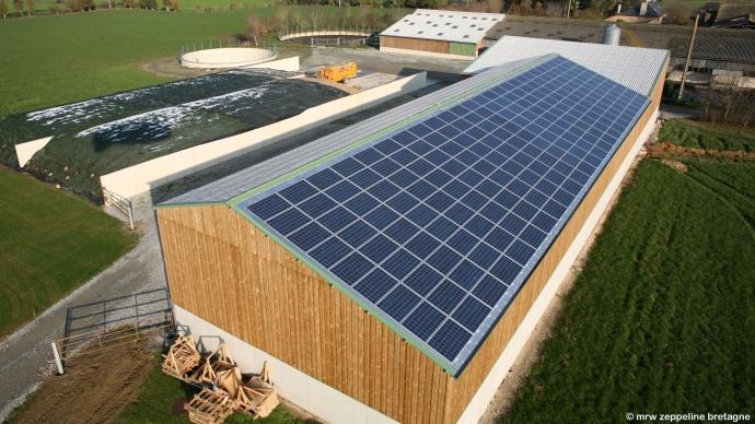 découvrez les avantages de la toiture photovoltaïque en bretagne pour réduire vos factures d'électricité et contribuer à la transition énergétique. profitez d'un climat privilégié pour optimiser la production d'énergie solaire tout en embellissant votre habitat.