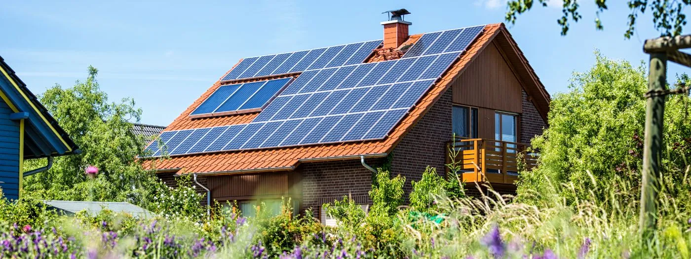découvrez comment une toiture photovoltaïque peut vous aider à réaliser des économies significatives sur vos factures d'énergie tout en contribuant à la transition énergétique. optez pour une solution durable et rentable !