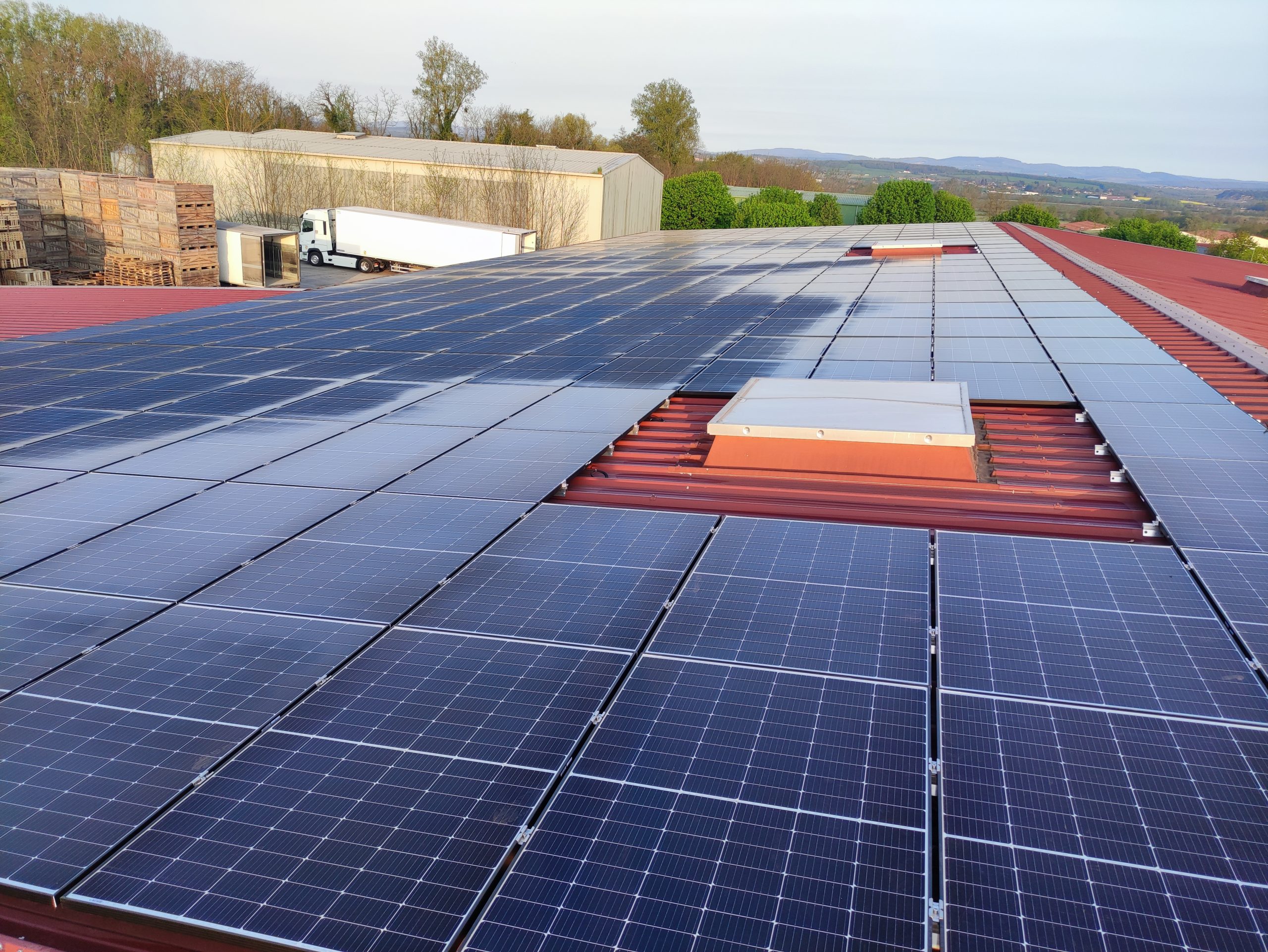 découvrez les avantages de la toiture photovoltaïque, une solution écologique et économique pour produire votre propre électricité. transformez votre toit en source d'énergie renouvelable et réduisez vos factures tout en respectant l'environnement.