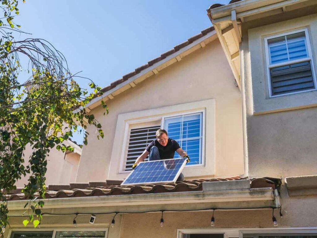 découvrez comment investir dans une toiture photovoltaïque rentable en 2025. maximisez vos économies d'énergie et contribuez à la transition énergétique tout en bénéficiant d'incitations fiscales avantageuses. informez-vous sur les technologies innovantes et les meilleures pratiques pour tirer le meilleur parti de votre installation solaire.