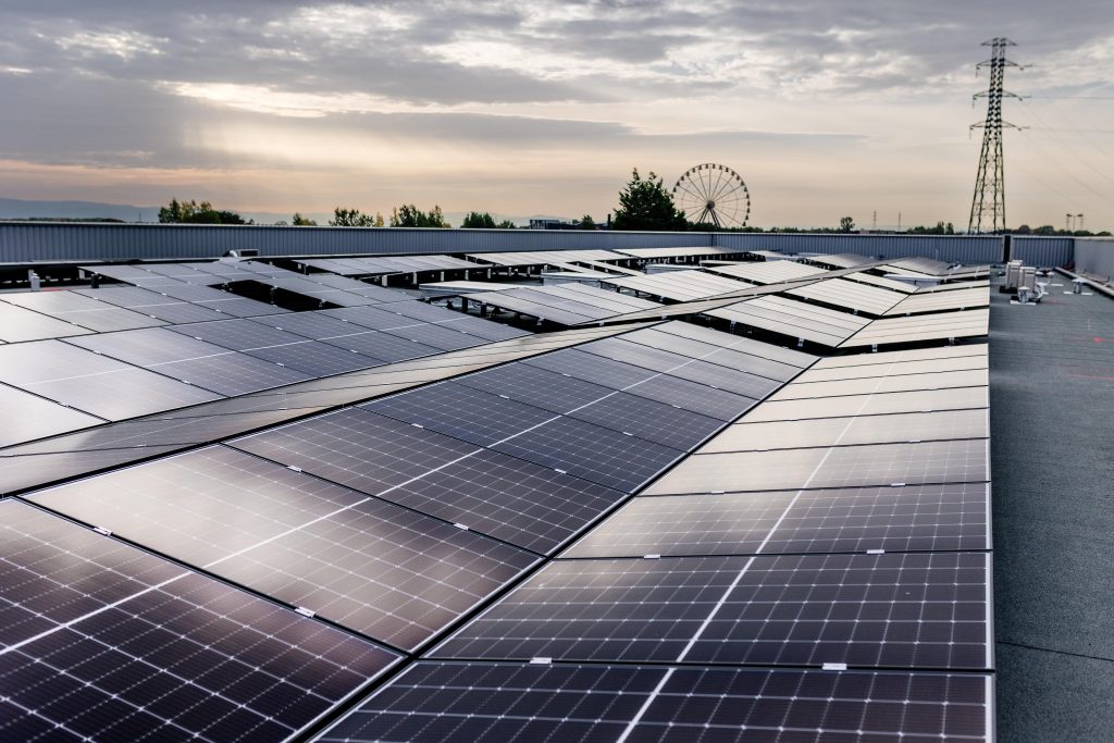 découvrez les solutions innovantes de toiture photovoltaïque soprema, alliant performance énergétique et durabilité. optimisez votre consommation d'énergie tout en contribuant à la transition écologique grâce à nos systèmes de toiture adaptée aux besoins de chaque bâtiment.