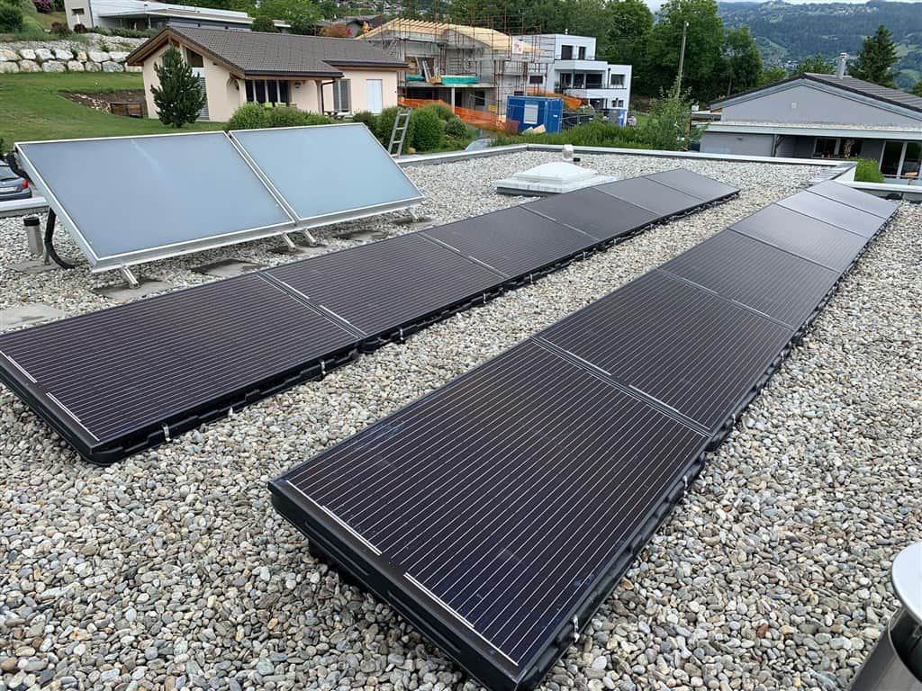 découvrez les avantages de la toiture plate photovoltaïque : une solution moderne et esthétique pour optimiser la production d'énergie solaire tout en maximisant l'espace de votre bâtiment. installez des panneaux solaires sur votre toit plat et contribuez à une consommation d'énergie durable.