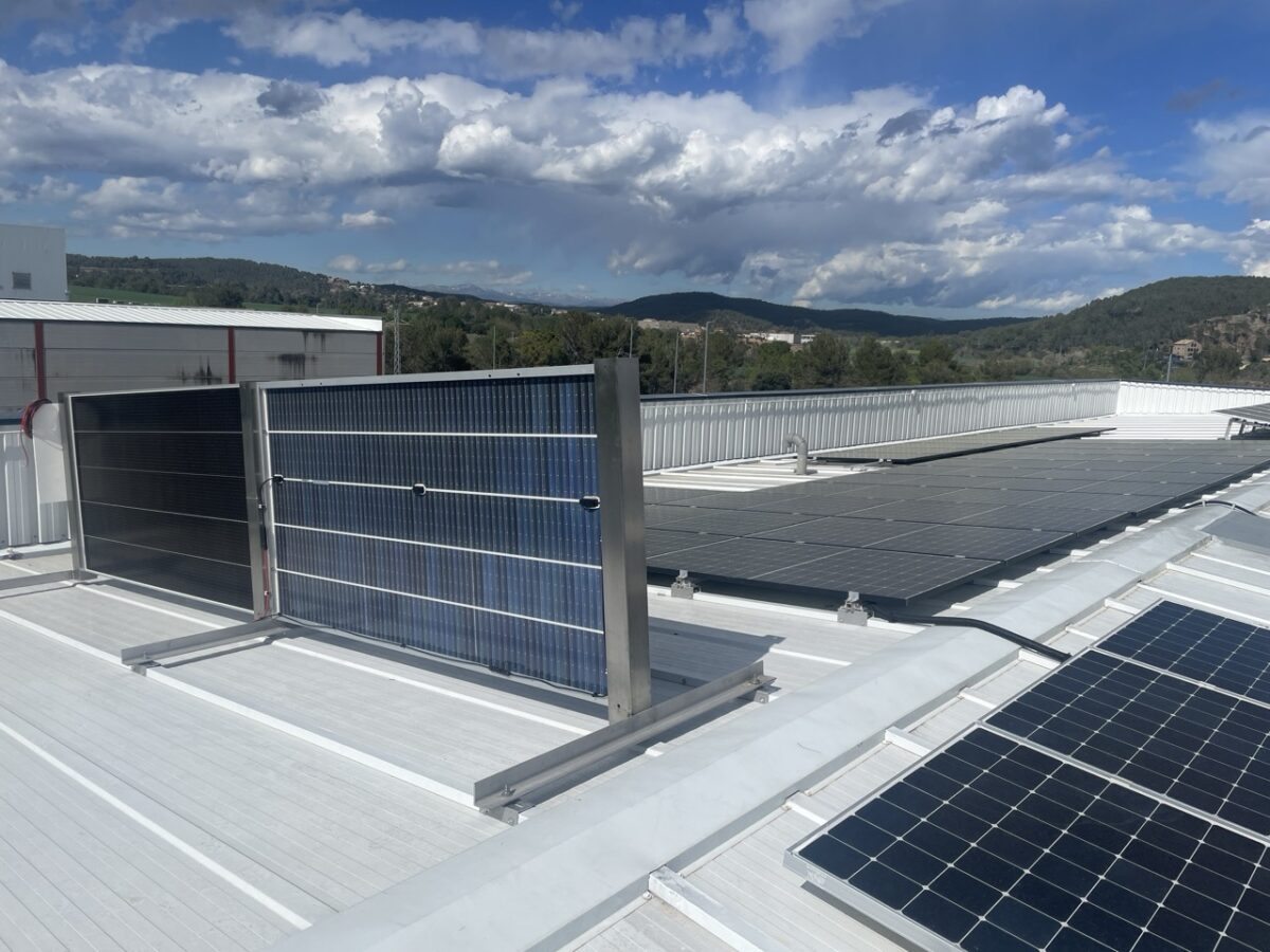 découvrez comment optimiser votre habitat avec une toiture photovoltaïque. solutions écologiques et économiques pour la production d'énergie renouvelable à domicile.