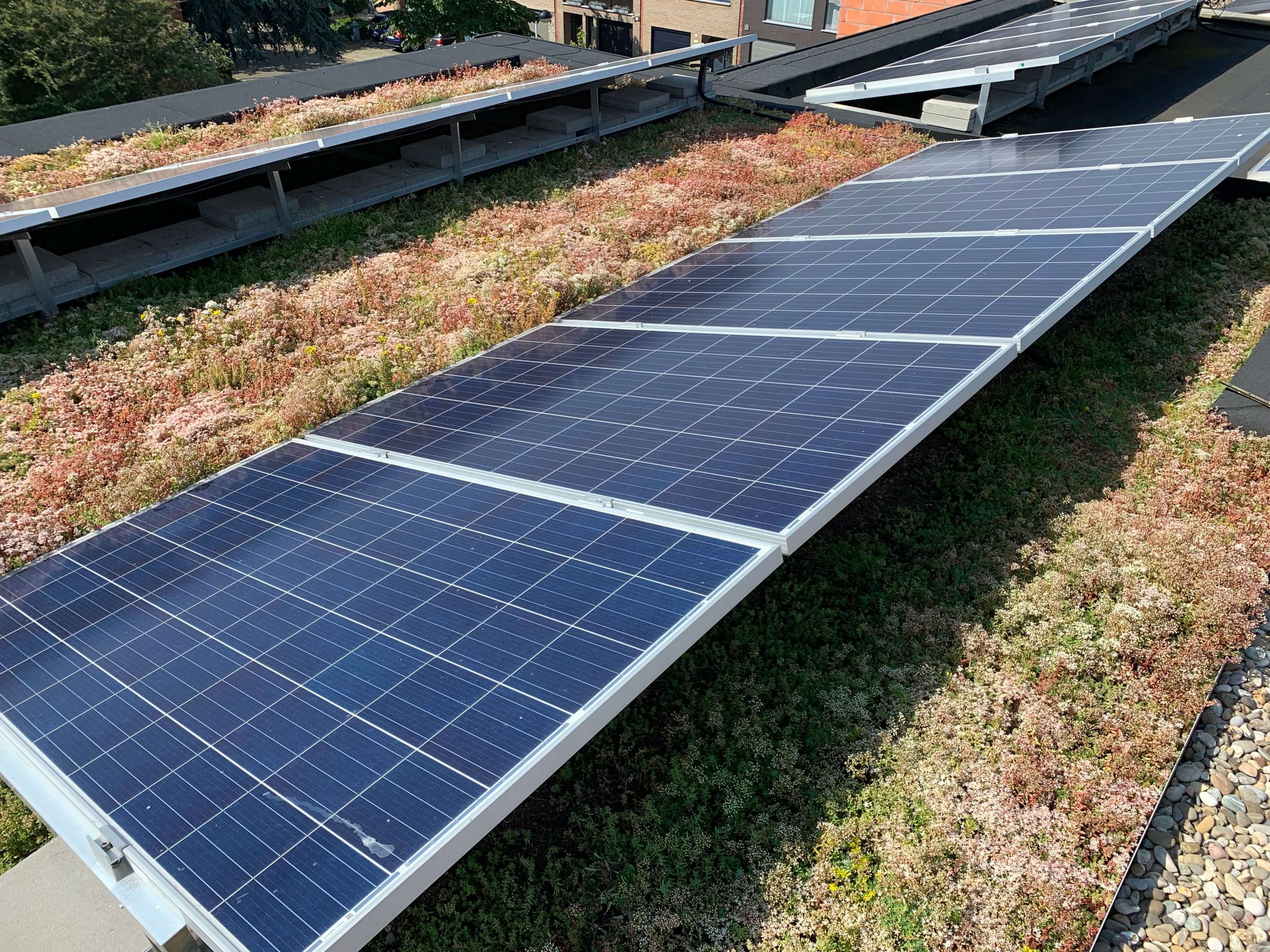 découvrez les avantages des toitures solaires pour une énergie renouvelable et durable. optimisez votre maison avec des panneaux solaires intégrés, réduisez vos factures d'énergie et contribuez à la protection de l'environnement grâce à une solution innovante et efficace.