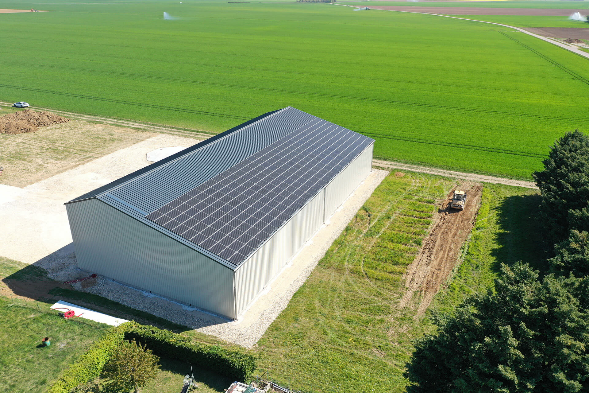 découvrez comment bénéficier d'une toiture solaire gratuite pour réduire vos factures d'énergie tout en contribuant à la préservation de l'environnement. profitez d'installations solaires subventionnées et des aides publiques pour un avenir plus durable.