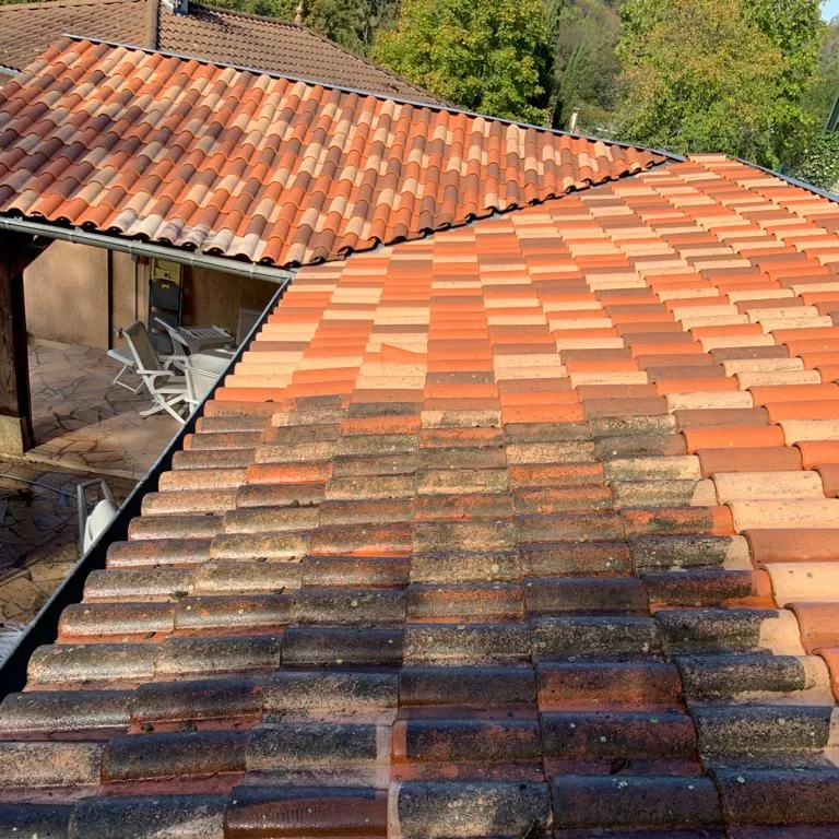 découvrez les étapes essentielles pour installer une toiture en tuiles. ce guide complet vous accompagne dans le choix des matériaux, la préparation du support, la pose des tuiles et les finitions pour garantir une couverture durable et esthétique.