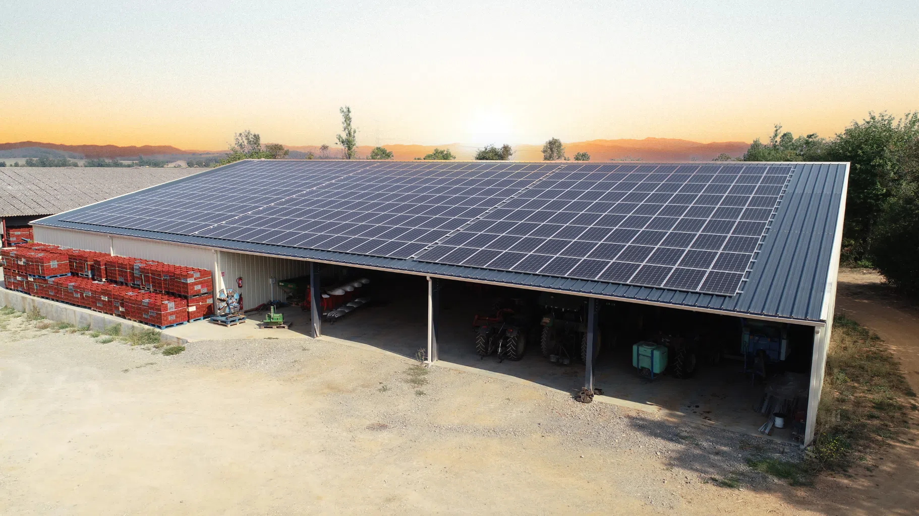 découvrez les avantages des toitures agricoles photovoltaïques : une solution durable pour produire de l'énergie renouvelable tout en préservant l'espace agricole. optimisez votre exploitation grâce à l'intégration des panneaux solaires sur vos bâtiments agricoles.