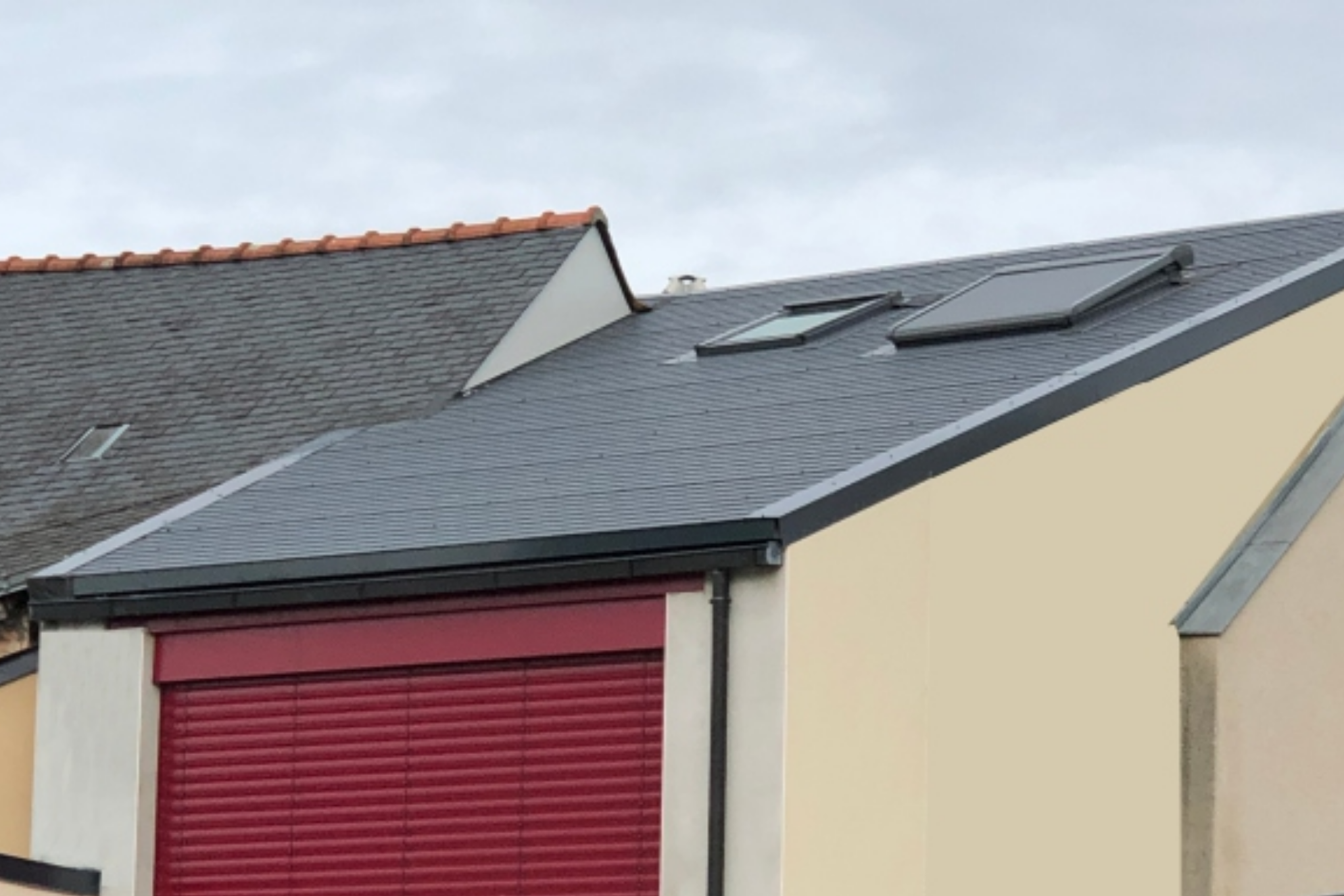 découvrez les toitures en panneaux sandwich, idéales pour allier esthétisme et performance énergétique. explorez les avantages de cette solution moderne pour votre construction, offrant isolation optimale et rapidité d'installation.