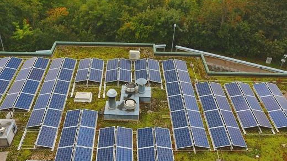 découvrez les avantages des toitures photovoltaïques : une solution écologique et économique pour produire votre propre électricité tout en valorisant votre bien immobilier. optez pour une énergie renouvelable et réduisez votre empreinte carbone grâce à nos systèmes de panneaux solaires performants.