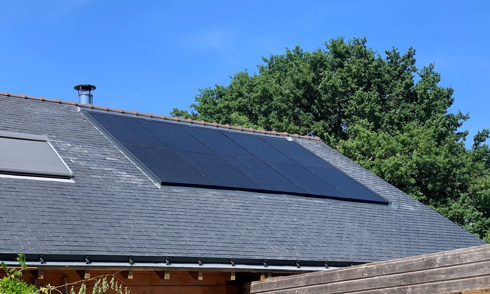 découvrez les toitures solaires terreal, une solution innovante et durable pour optimiser l'efficacité énergétique de votre maison tout en préservant son esthétisme. profitez d'un système de toiture qui allie performance, respect de l'environnement et design contemporain.