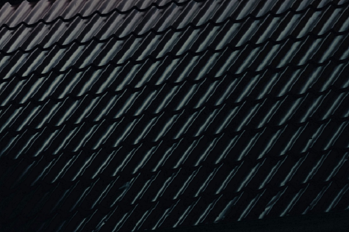 découvrez la tuile solaire tesla, une solution innovante et esthétique pour votre toiture. alliant performance énergétique et design moderne, ces tuiles permettent de produire de l'électricité tout en préservant l'esthétique de votre maison. optez pour une énergie renouvelable et durable avec les tuiles solaires tesla.