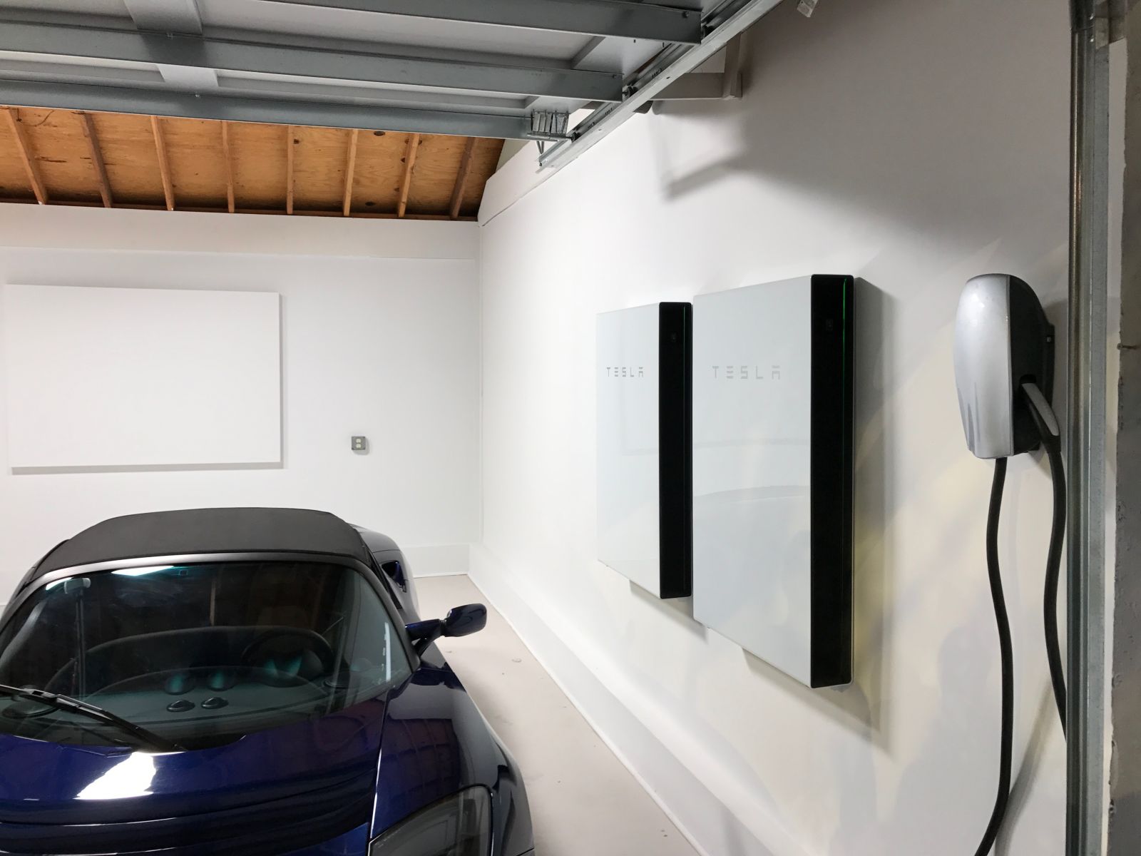 découvrez la tuile tesla 2025, une innovation révolutionnaire qui allie design moderne et technologie solaire. transformez votre maison en une source d'énergie durable tout en rehaussant son esthétique. apprenez-en plus sur ses caractéristiques, son installation et son impact environnemental.