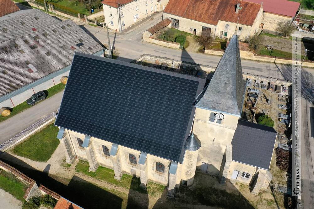 découvrez les tuiles solaires edilians, une solution innovante alliant esthétique et performance énergétique. transformez votre toiture en source d'énergie renouvelable tout en préservant le style de votre maison. optez pour une énergie durable avec les tuiles edilians.