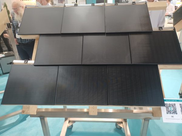 découvrez les tuiles solaires révolutionnaires d'elon musk, alliant esthétique et efficacité énergétique. transformez votre toiture en source d'énergie renouvelable tout en préservant l'élégance de votre maison.