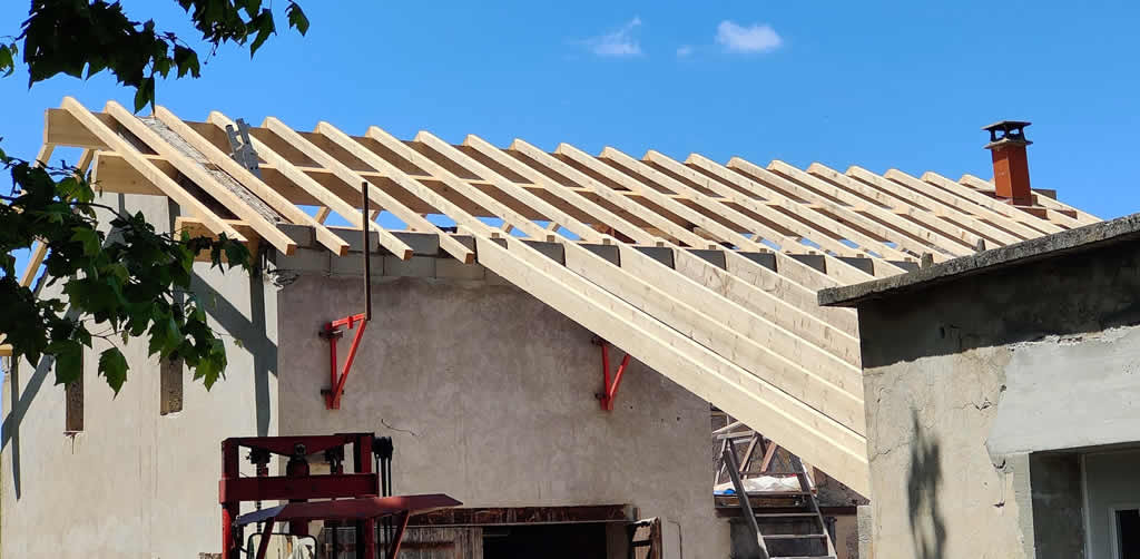 découvrez les différents types de toits qui existent, leurs caractéristiques, avantages et inconvénients. choisissez le toit idéal pour votre maison en fonction de votre style, de votre budget et des conditions climatiques.
