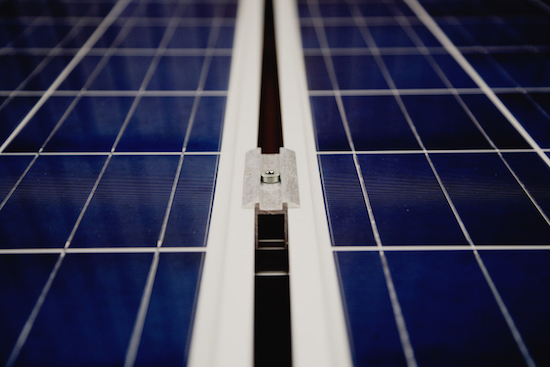 découvrez les différents types de panneaux photovoltaïques disponibles sur le marché. apprenez comment choisir le modèle le plus adapté à vos besoins en termes d'efficacité, de coût et d'installation pour maximiser votre production d'énergie solaire.