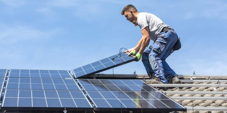 découvrez les nombreuses utilités des panneaux solaires : production d'énergie renouvelable, réduction des factures d'électricité, impact positif sur l'environnement et valorisation de votre patrimoine. apprenez comment cette technologie durable peut transformer votre quotidien.