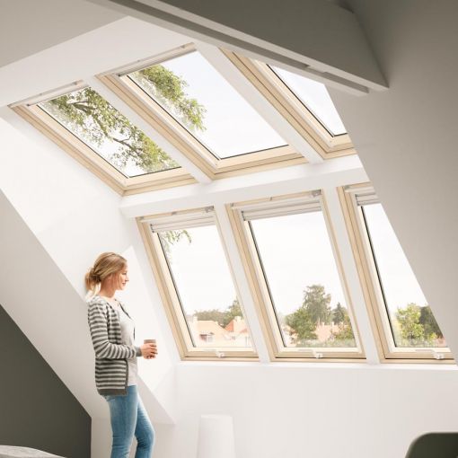 découvrez la gamme de fenêtres de toit velux, conçues pour apporter lumière naturelle et ventilation à votre intérieur. idéales pour les combles et les espaces sous pente, nos solutions améliorent le confort de votre maison tout en valorisant son esthétique. explorez nos produits innovants et profitez d'un habitat plus agréable et lumineux.