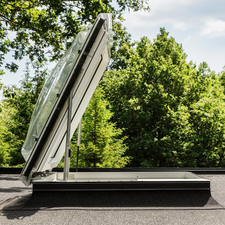 découvrez nos velux pour toit plat, des solutions idéales pour améliorer la luminosité et le confort de votre intérieur. profitez d'un design moderne et d'une isolation optimale, tout en ajoutant une touche d'élégance à votre espace. optimisez votre maison avec nos fenêtres de toit haut de gamme.