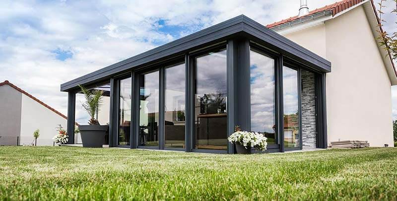 découvrez comment une véranda peut transformer votre espace de vie, offrant une lumière naturelle et une connexion avec l'extérieur. aménagez votre véranda selon vos envies, pour un lieu de détente et de convivialité tout au long de l'année.