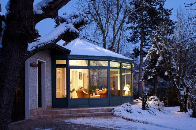 découvrez notre sélection de vérandas élégantes et fonctionnelles. transformez votre espace de vie avec une véranda qui allie lumière et confort, idéale pour profiter de votre jardin tout au long de l'année.